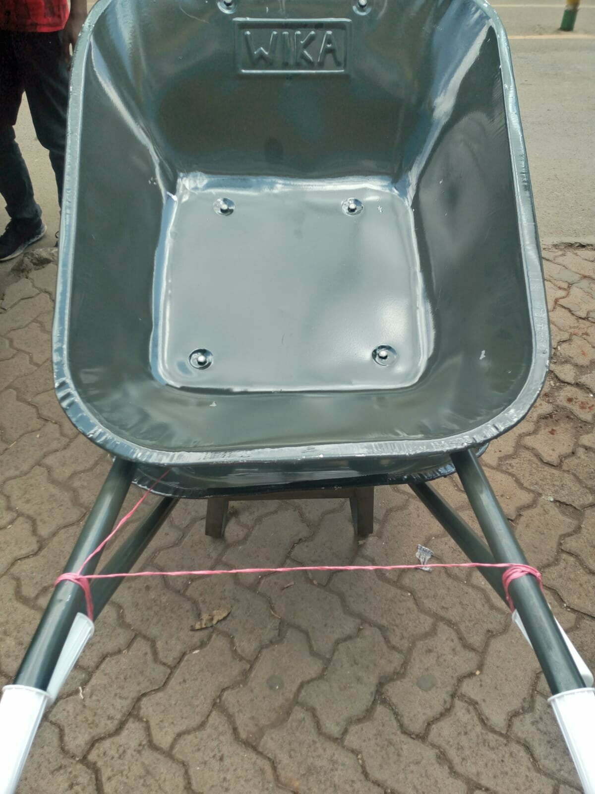 Wheel barrow wika